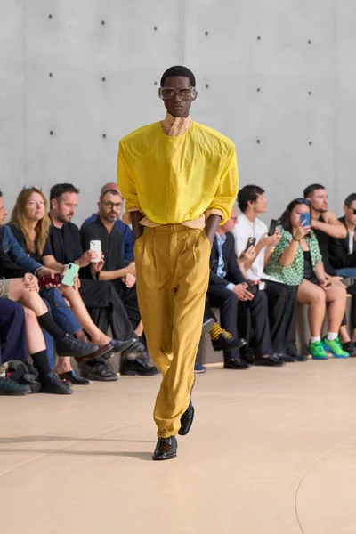 Look 12